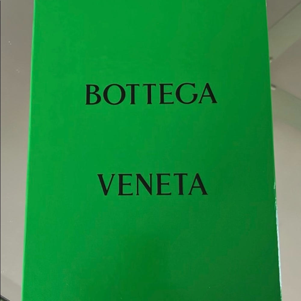 Bottega Veneta Lido Flat Leather Sandals - Picture 6 of 6
